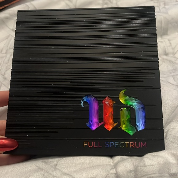 Urban Decay full spectrum palette - Picture 2 of 3